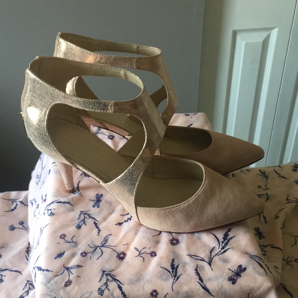 Blush/metallic Marc fisher pumps